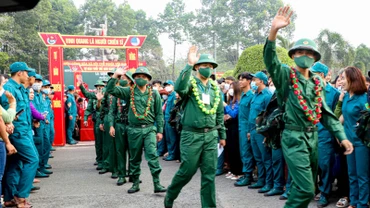 Các tân binh lên đường làm nhiệm vụ.