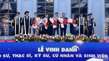 Trao quyết định bổ nhiệm và vinh danh 5 tân Phó Giáo sư năm 2023. 