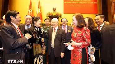 Tổng Bí thư Nguyễn Phú Trọng với đại biểu dự Hội nghị Văn hóa toàn quốc triển khai thực hiện Nghị quyết Đại hội Đại biểu toàn quốc lần thứ XIII của Đảng (Hà Nội, 24/11/2021). (Ảnh: Trí Dũng/TTXVN)