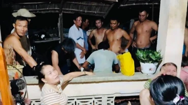 Gia đình nạn nhân đau buồn khi cùng lúc mất 3 người thân. 