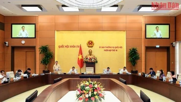 Phiên họp Ủy ban Thường vụ Quốc hội xem xét, cho ý kiến về các báo cáo của Chính phủ về: tình hình thực hiện kế hoạch phát triển kinh tế-cã hội năm 2022 và kế hoạch phát triển kinh tế-xã hội năm 2023. (Ảnh: Duy Linh)
