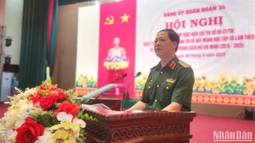 Trung tướng Đào Tuấn Anh, Phó Bí thư Đảng ủy, Tư lệnh Quân đoàn 34 phát biểu chỉ đạo Hội nghị. (Ảnh: ĐÌNH TĂNG)