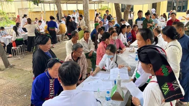Đông đảo người dân xã Mường Chiềng được hỗ trợ chăm sóc sức khoẻ