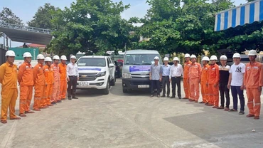 Lễ xuất quân tham gia xây dựng đường dây 500kV mạch 3 Quảng Trạch-Phố Nối.