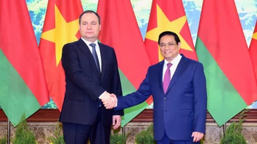 Thủ tướng Phạm Minh Chính và Thủ tướng Cộng hòa Belarus Roman Golovchenko.
