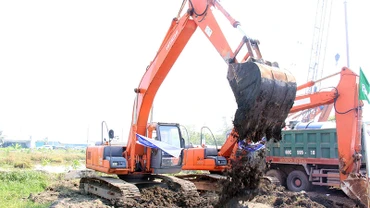 Một hạng mục thi công Vành đai 3 tại huyện Hóc Môn, Thành phố Hồ Chí Minh.