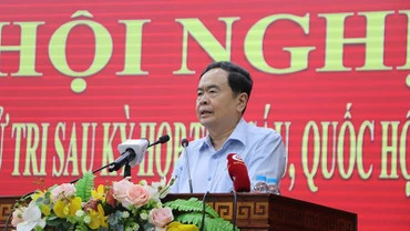 Đồng chí Trần Thanh Mẫn phát biểu tại buổi tiếp xúc cử tri Hậu Giang.