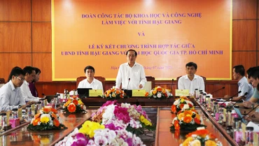 Đồng chí Huỳnh Thành Đạt, Bộ trưởng Khoa học và Công nghệ, phát biểu tại buổi làm việc