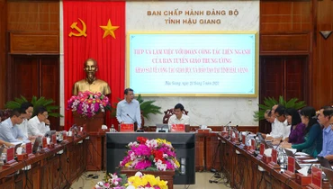 Quang cảnh buổi làm việc.