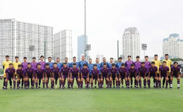 Các thành viên đội tuyển U16 Việt Nam và Ban huấn luyện. (Ảnh: VFF)