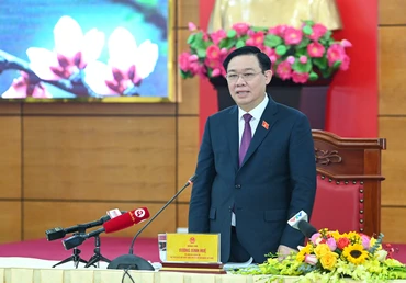 Chủ tịch Quốc hội Vương Đình Huệ phát biểu thăm hỏi, chúc Tết Đảng bộ, Chính quyền và nhân dân tỉnh Lào Cai. 