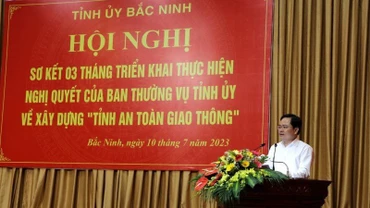 Bí thư Tỉnh ủy Nguyễn Anh Tuấn phát biểu tại hội nghị.