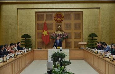 Đồng chí Lê Minh Khái, Bí thư Trung ương Đảng, Phó Thủ tướng Chính phủ chủ trì cuộc gặp mặt.