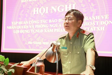 Thiếu tướng Nguyễn Văn Kỷ, Phó Chánh Văn phòng Thường trực về Nhân quyền Chính phủ phát biểu tại Hội nghị.
