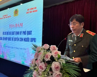 Thiếu tướng Nguyễn Văn Kỷ, Phó Cục trưởng Cục Đối ngoại chủ trì Tọa đàm.