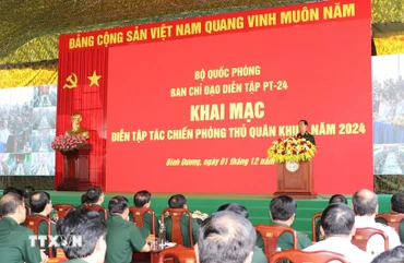 Toàn cảnh buổi khai mạc diễn tập tác chiến phòng thủ Quân khu 7 năm 2024. (Ảnh: Huyền Trang/TTXVN)