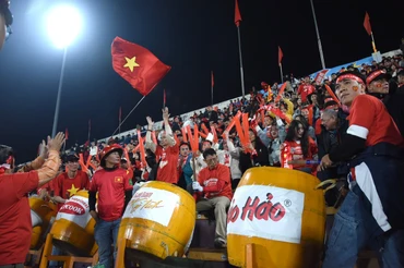 [Ảnh] Người hâm mộ “tiếp lửa” cho đội tuyển Việt Nam gặp Indonesia