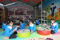 Học sinh Trường phổ thông dân tộc bán trú tiểu học Thuận Hòa, xã Thuận Hòa, huyện Vị Xuyên (Hà Giang) đọc sách tại thư viện ngoài giờ lên lớp. 