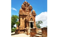 Tháp cổ giữa nắng gió Phan Rang
