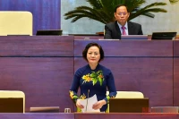 Bộ trưởng Nội vụ Phạm Thị Thanh Trà phát biểu giải trình, làm rõ một số vấn đề đại biểu Quốc hội nêu. (Ảnh: LINH NGUYÊN)