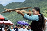  Thi bắn nỏ.