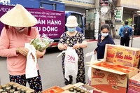 Ðiểm bán hàng lưu động tại quận Bình Thạnh giúp người dân mua sắm thuận tiện.