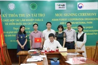 Ký thỏa thuận tài trợ thực hiện dự án “Bảo tồn và phát triển tài nguyên đa dạng sinh học các hệ sinh thái rừng Vườn Quốc gia Cát Tiên” tại điểm cầu Hà Nội.