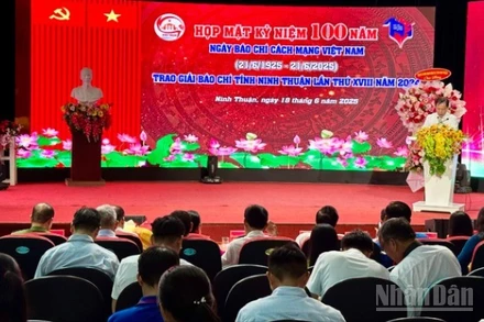 Quang cảnh buổi họp mặt.