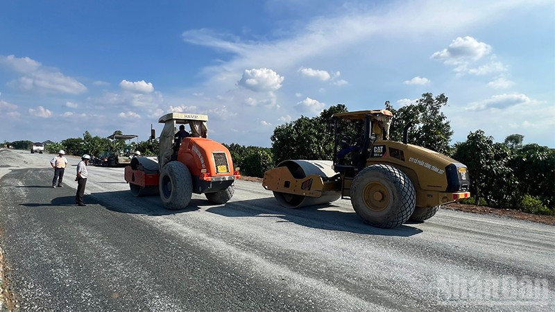 Tập trung thi công gói thầu số 11 của dự án tuyến tránh Cao Lãnh.
