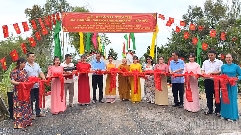 Nghi thức cắt băng khánh thành Cầu kênh 1.000.