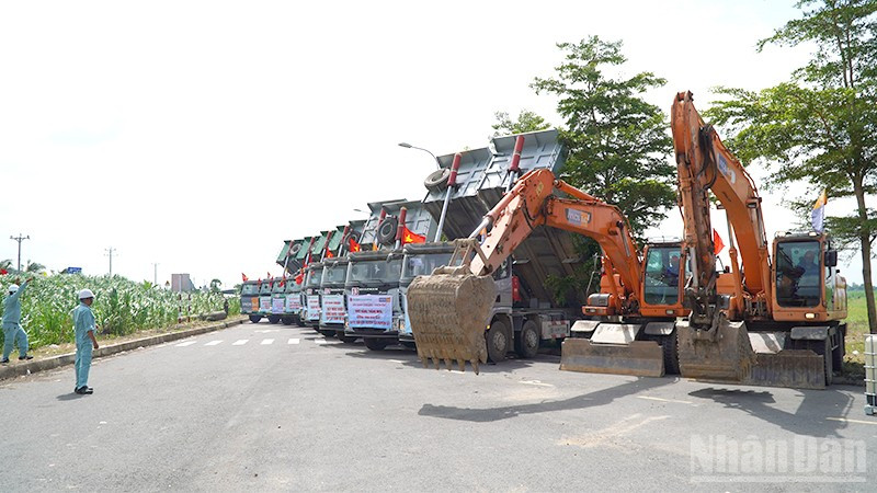 Nghi thức khởi công dự án.