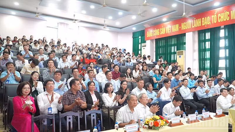 Đại biểu tham dự hội nghị. (Ảnh: HỮU NGHĨA)