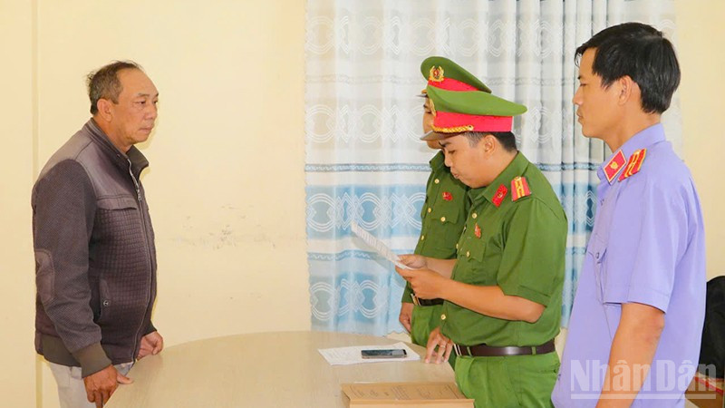 Lê Văn Chuồng có hành vi sản xuất, buôn bán hàng giả là cà-phê.