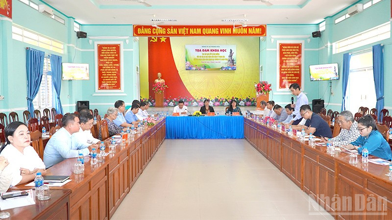 Quang cảnh buổi tọa đàm.
