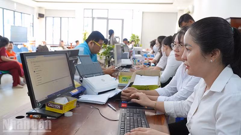 Vận hành thử nghiệm Trung tâm hành chính công phường Cao Lãnh. (Ảnh: HỮU NGHĨA)