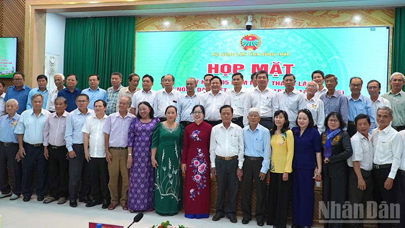 Đại biểu tại buổi họp mặt.