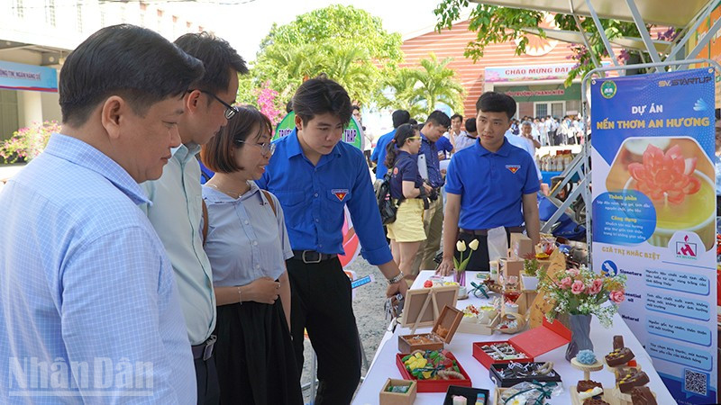 Không gian trưng bày “Sáng tạo trẻ và chuyển đổi số Đồng Tháp”.