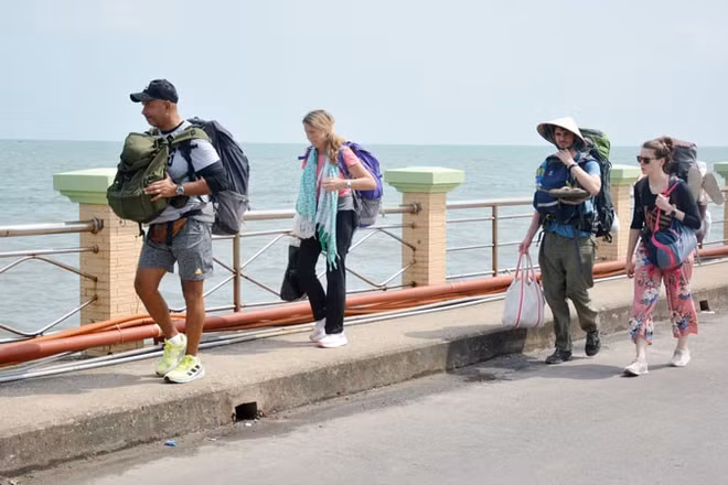 Khách du lịch nước ngoài tại Phú Quốc.