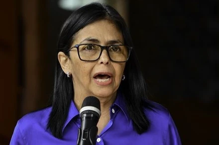 Tổng thống lâm thời Venezuela Delcy Rodriguez trong cuộc họp báo tại Caracas, ngày 14/1/2026. (Ảnh: THX/TTXVN)