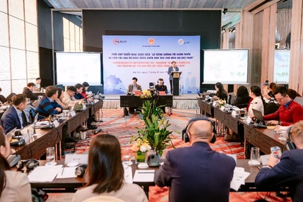 Quang cảnh cuộc họp.