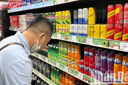 Cần cân nhắc kỹ lưỡng lộ trình khi áp thuế tiêu thụ đặc biệt đối với mặt hàng mới - nước giải khát có đường. (Ảnh minh họa: TRUNG HƯNG)