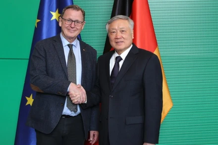 Phó Thủ tướng Thường trực Chính phủ Nguyễn Hòa Bình làm việc với Phó Chủ tịch Quốc hội Đức Bodo Ramelow. (Ảnh: VGP)