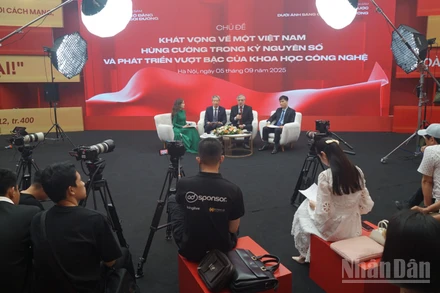 Tọa đàm “Khát vọng về một Việt Nam hùng cường trong kỷ nguyên số và phát triển vượt bậc của khoa học-công nghệ”. (Ảnh: TRUNG HƯNG)