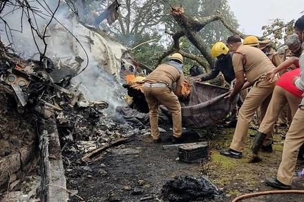 Quang cảnh hiện trường một chiếc trực thăng của Không quân Ấn Độ bị rơi tại bang Tamil Nadu, Ấn Độ, năm 2021. (Ảnh minh họa: Xinhua)