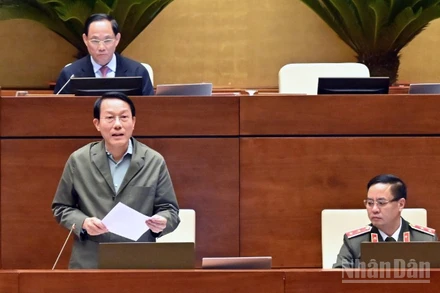 Bộ trưởng Công an Lương Tam Quang phát biểu giải trình, làm rõ một số nội dung đại biểu Quốc hội quan tâm. (Ảnh: DUY LINH)