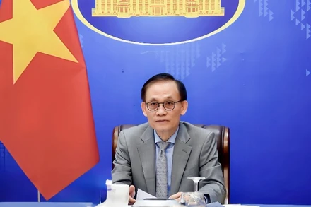 Bí thư Trung ương Đảng, Quyền Bộ trưởng Ngoại giao Lê Hoài Trung điện đàm với Phó Thủ tướng, Bộ trưởng Ngoại giao và Hợp tác quốc tế Campuchia Prak Sokhonn. (Ảnh: Báo Thế giới và Việt Nam)