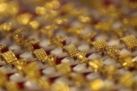 Vàng hiện chiếm khoảng 20% tổng dự trữ chính thức toàn cầu, trong khi đồng euro chỉ chiếm khoảng 16%. (Ảnh minh họa: Xinhua)