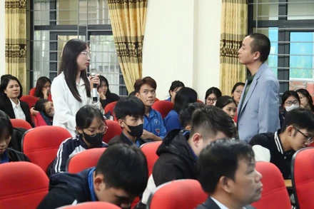 Chuyên gia hướng dẫn, giải đáp thắc mắc về khởi nghiệp cho thanh niên. (Ảnh: BTC)