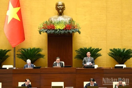 Phó Chủ tịch Quốc hội Nguyễn Khắc Định điều hành nội dung phiên thảo luận của Quốc hội, sáng 12/11/2025. (Ảnh: DUY LINH)