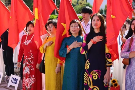 Giáo viên trong Lễ khai giảng năm học mới 2025-2026. (Ảnh minh họa: ĐẠI THẮNG)